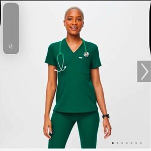 Figs Catarina scrub top. Small. Barely used. Hunter green.
